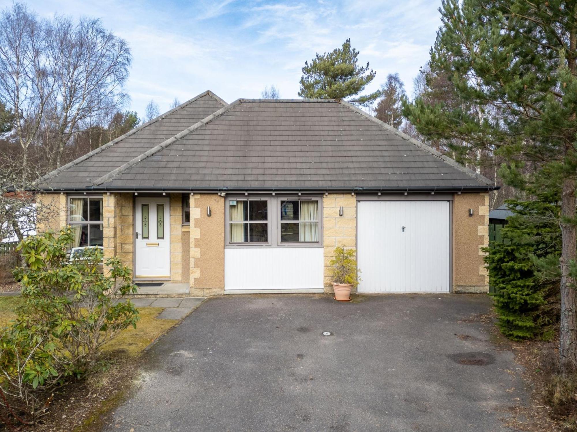 Holiday Home Falcon Lodge By Interhome Aviemore Eksteriør billede
